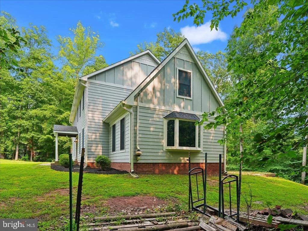 Photo of 8253 HONEYSUCKLE ROAD