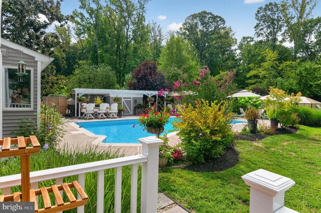 Photo of 1610 RIDOUT ROAD