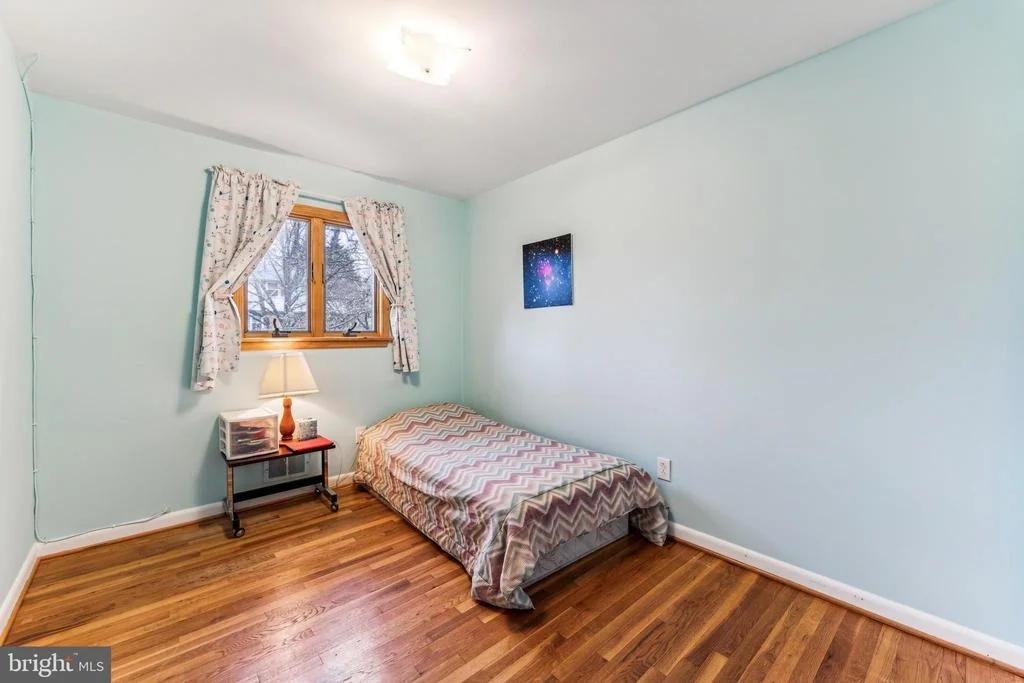 Photo of 921 LOXFORD TERRACE
