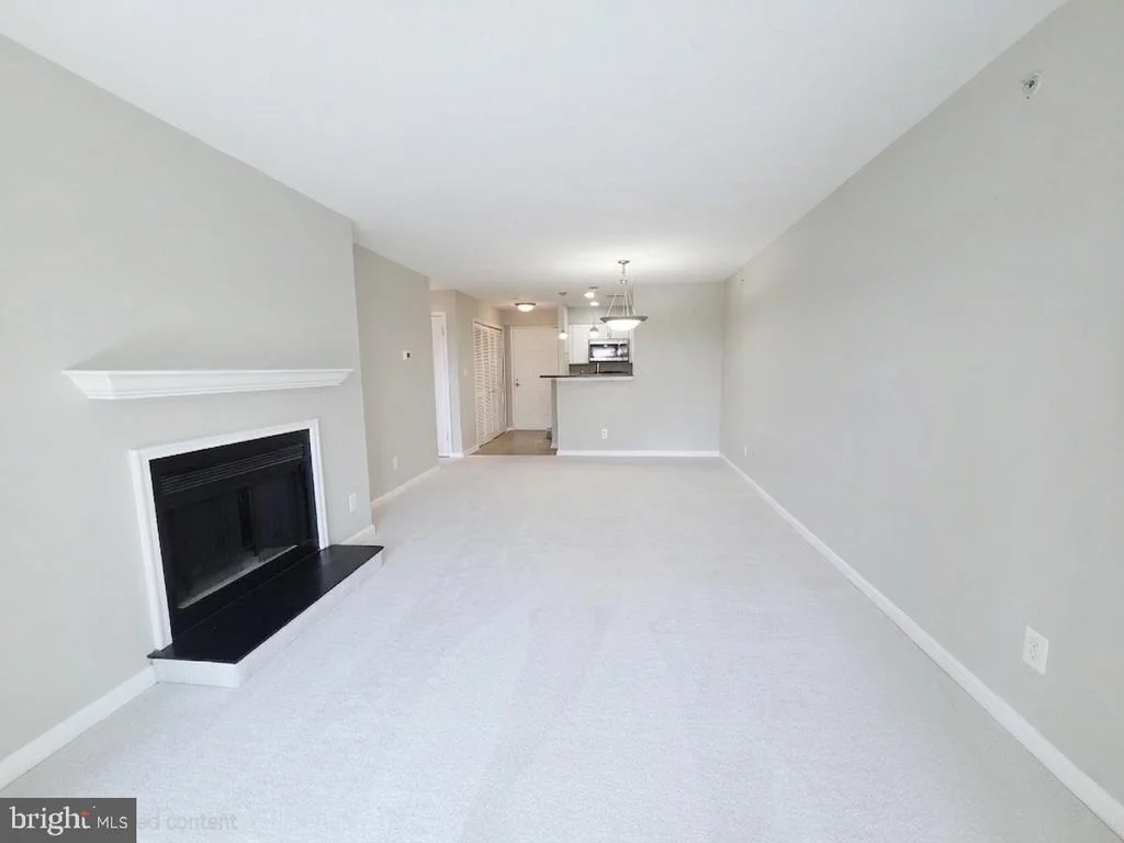 Photo of Unit 4E4 at 3176 SUMMIT SQUARE DRIVE