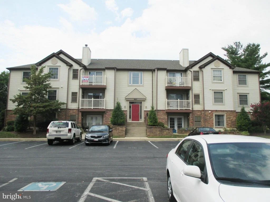 Photo of Unit G at 810 STRATFORD WAY