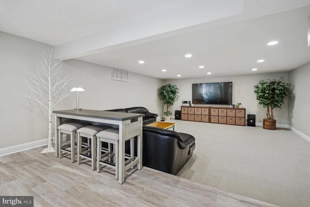 Photo of 10 MAPLECREST COURT
