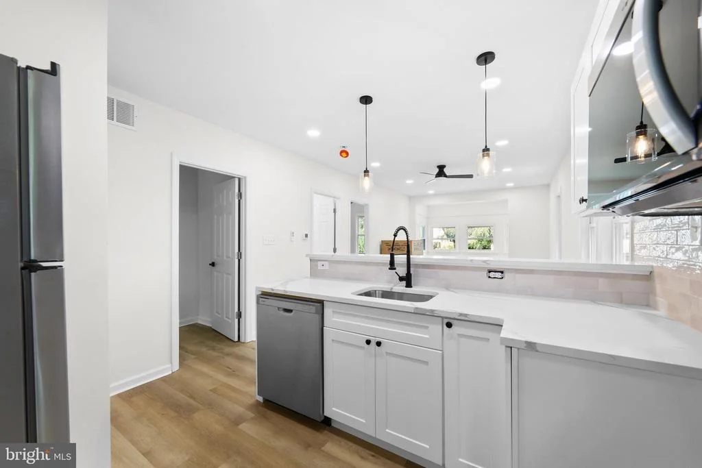 Photo of 865 N READ AVENUE
