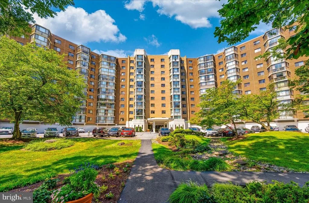 Photo of Unit 1807 at 15101 INTERLACHEN DRIVE