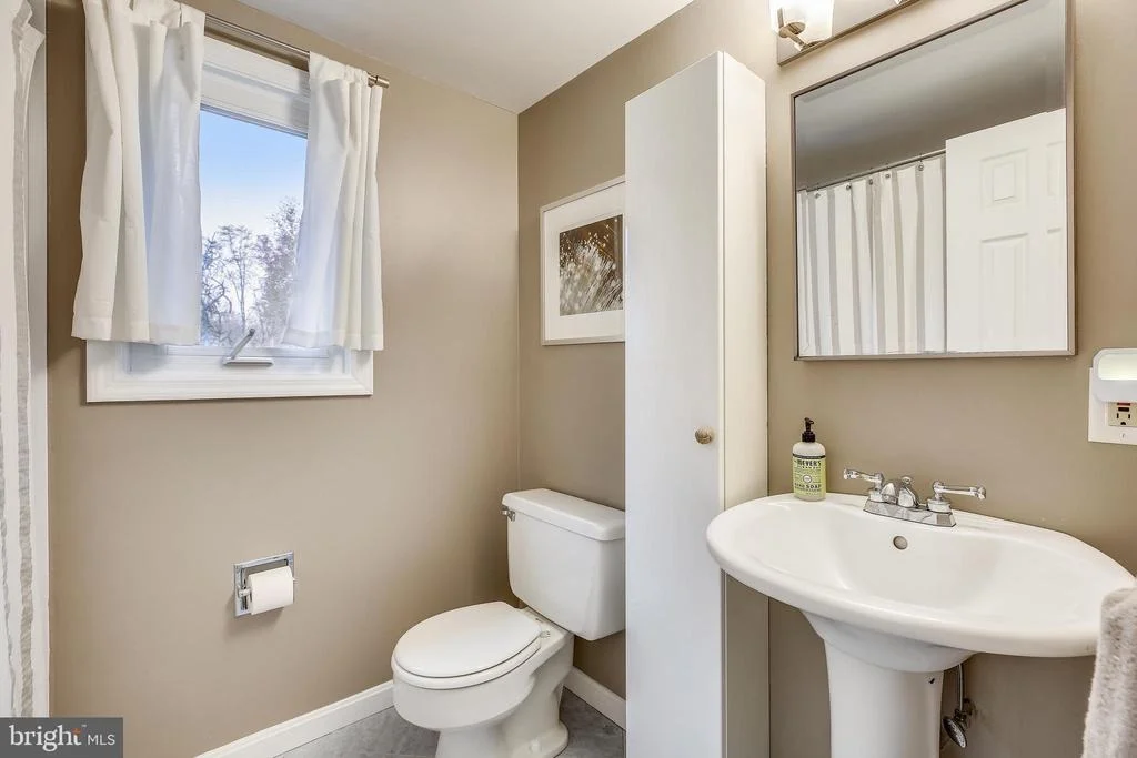 Photo of 10105 MEREDITH AVENUE