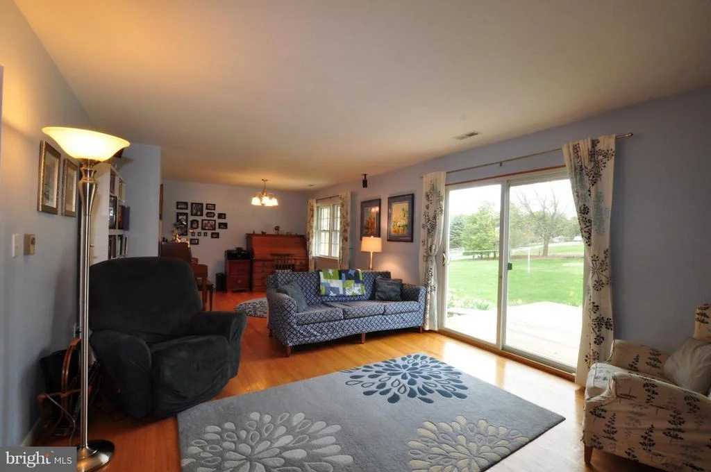 Photo of 10121 JOHNS DRIVE