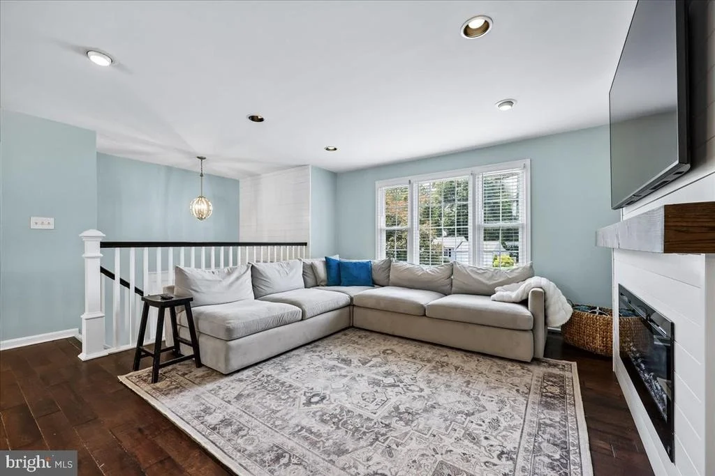 Photo of 24713 CUTSAIL DRIVE
