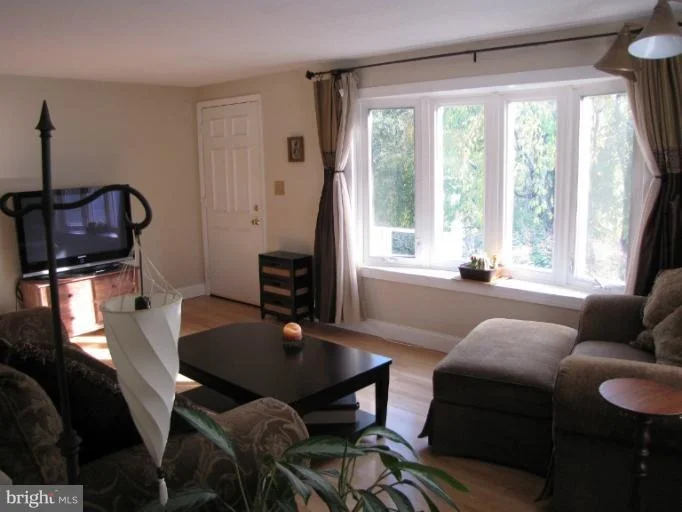 Photo of 27 E STREET E