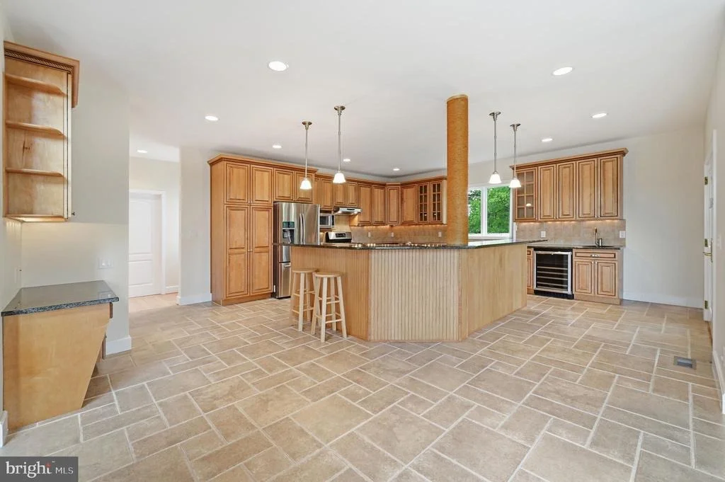 Photo of 160 CLIFFVIEW DRIVE