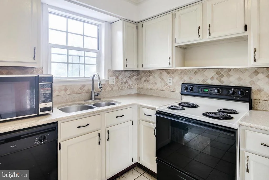 Photo of 1596 SMILEY DRIVE