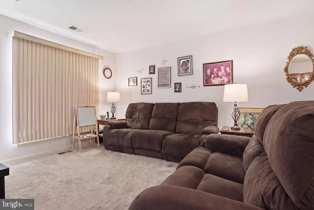 Photo of Unit 1B at 3840 NORMANDY DRIVE