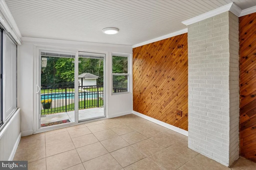 Photo of 833 MEADOW ROAD