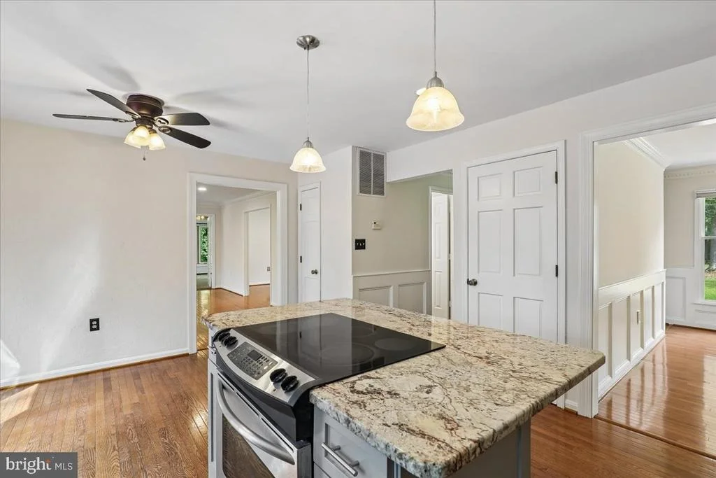 Photo of 8253 HONEYSUCKLE ROAD