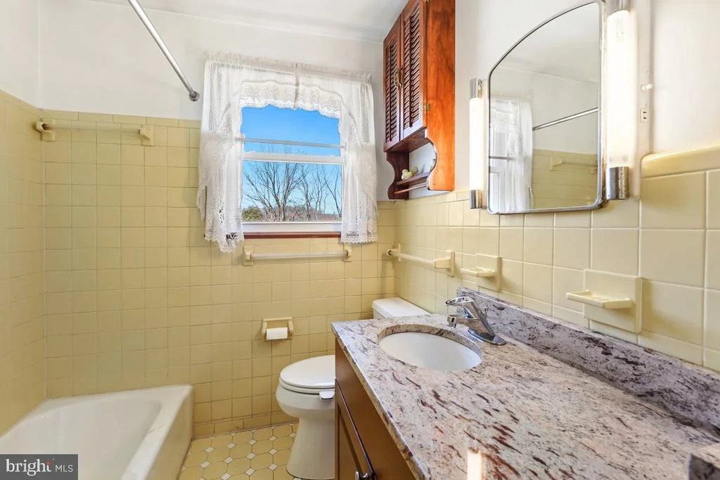 Photo of 18208 MUNCASTER ROAD