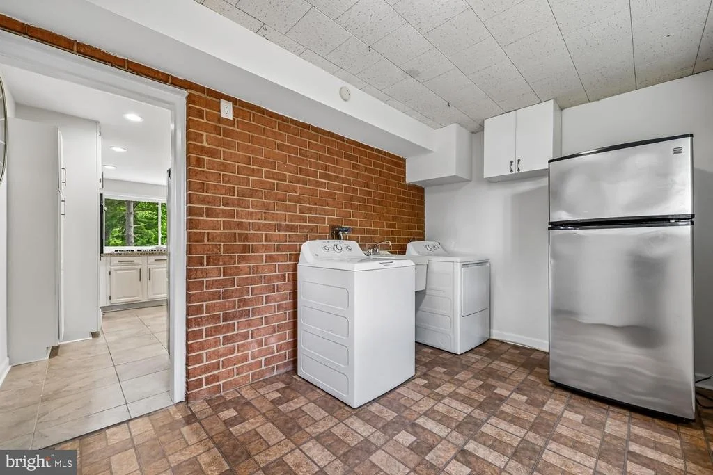 Photo of 300 GILSAN COURT