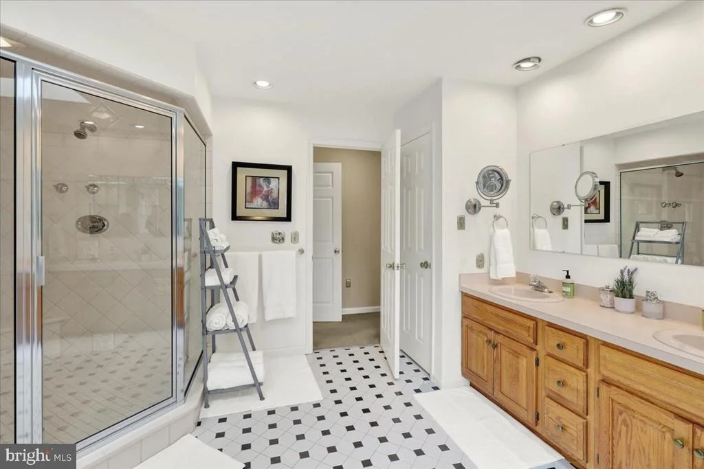 Photo of 225 LOGAN AVENUE