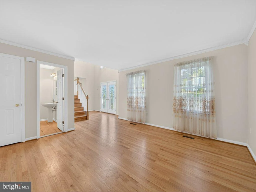 Photo of 9290 BAKER STREET