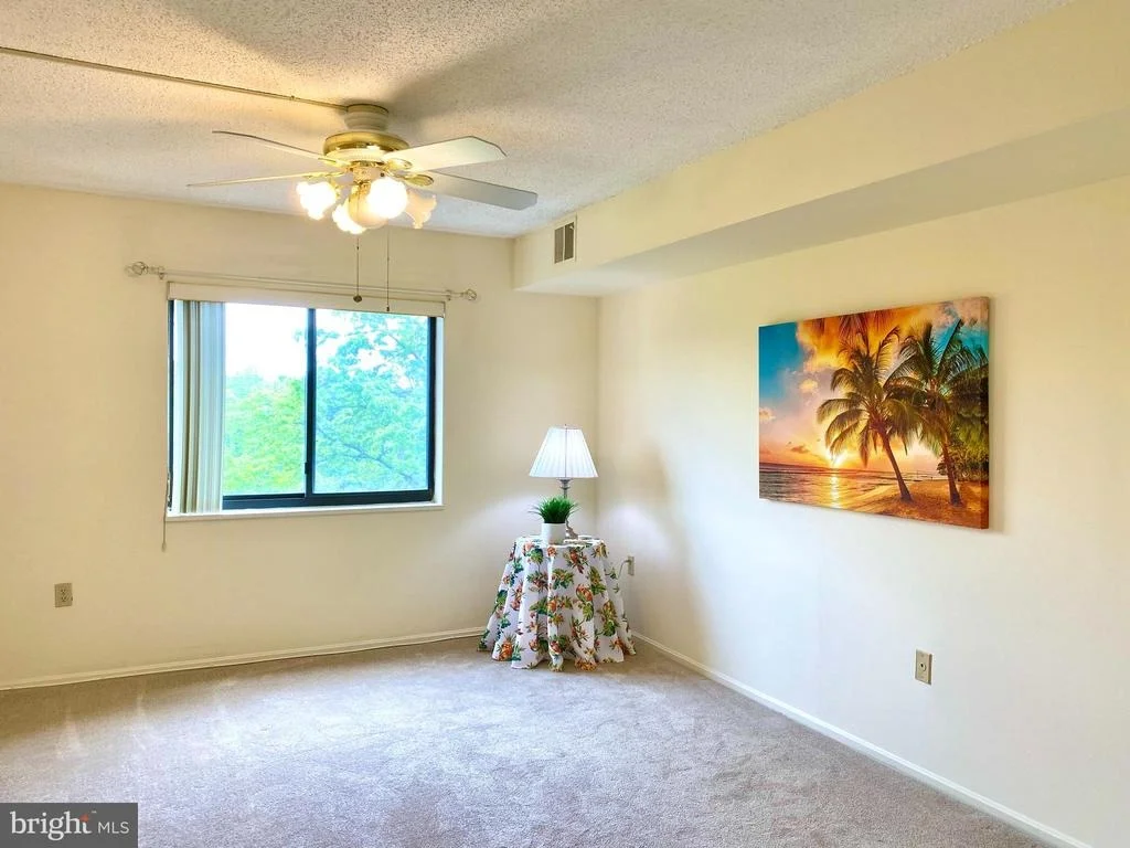 Photo of Unit 623 at 15101 INTERLACHEN DRIVE