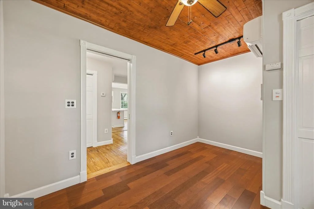 Photo of 565 SUNSET KNOLL ROAD