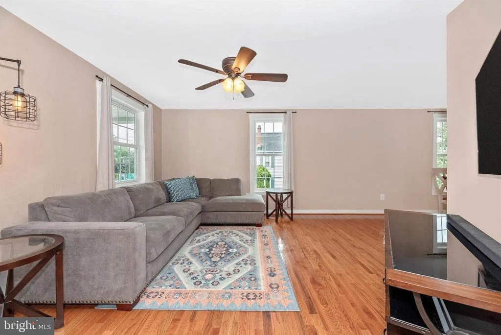 Photo of 1 E E STREET