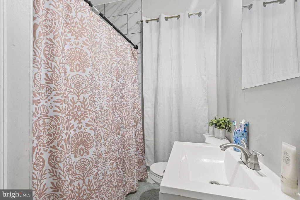 Photo of 8489 ARBUTUS ROAD