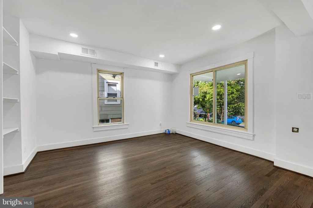 Photo of 710 SILVER SPRING AVENUE