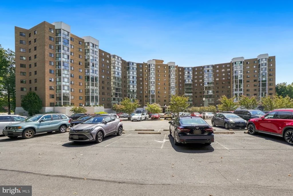 Photo of Unit 4420 at 15100 INTERLACHEN DRIVE