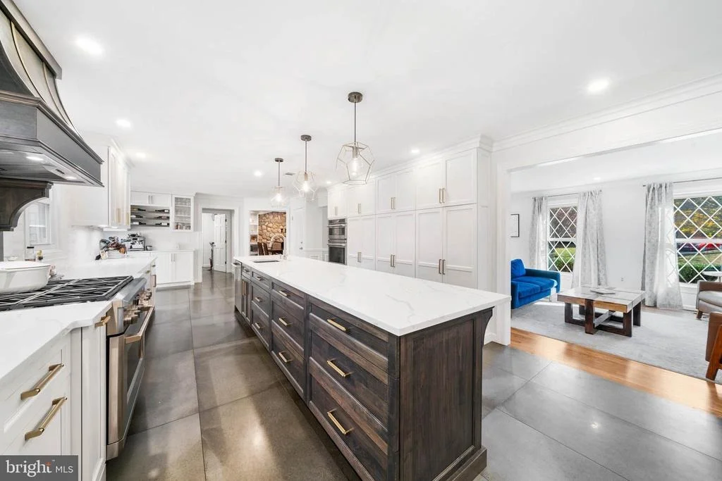 Photo of 15304 WATERGATE ROAD