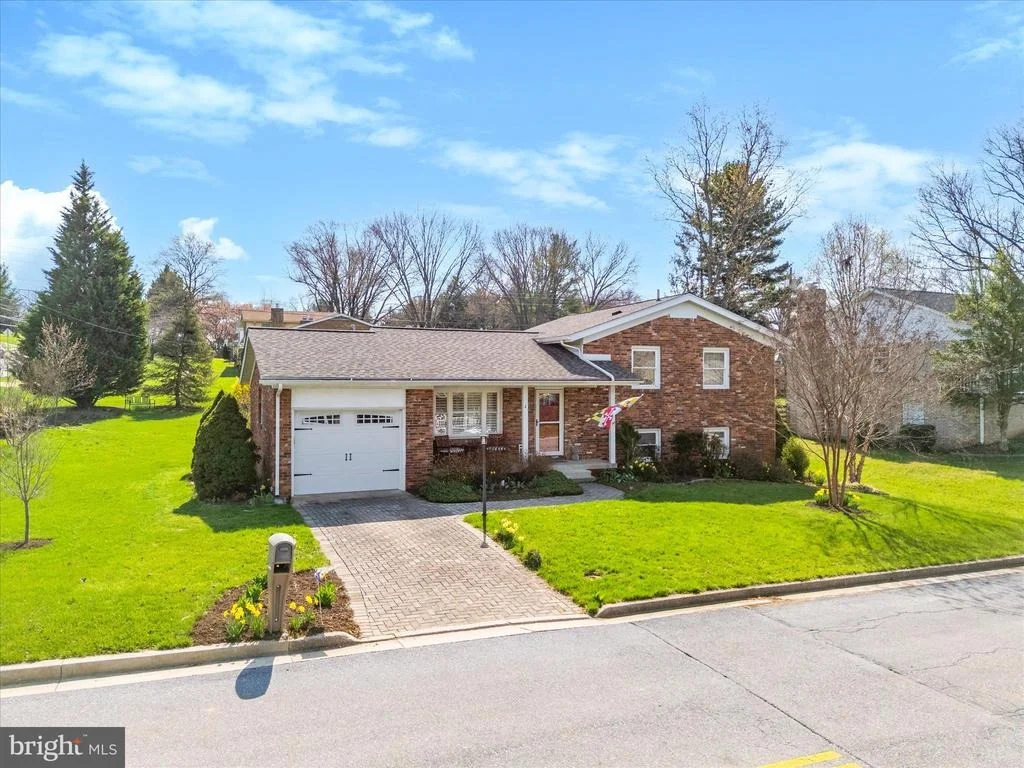 Photo of 2 LOMBARDY DRIVE