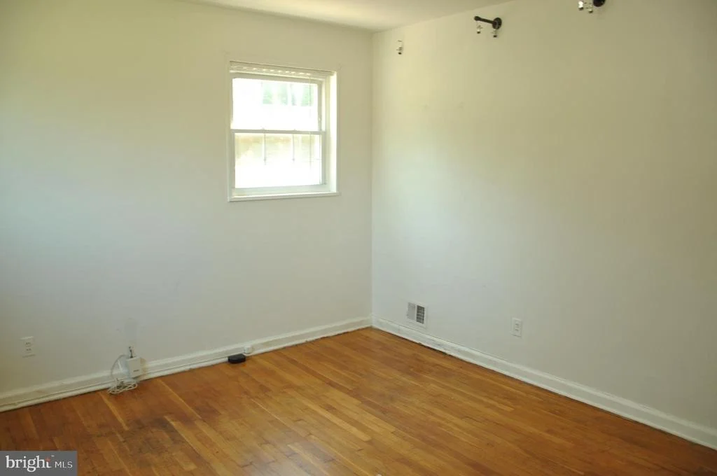 Photo of 11712 VEIRS MILL ROAD