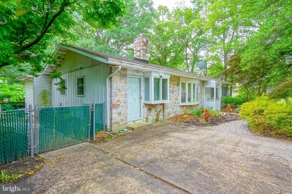 Photo of 2313 BRANCH PIKE