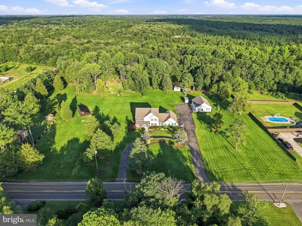 Photo of 646 ALBERTSON ROAD