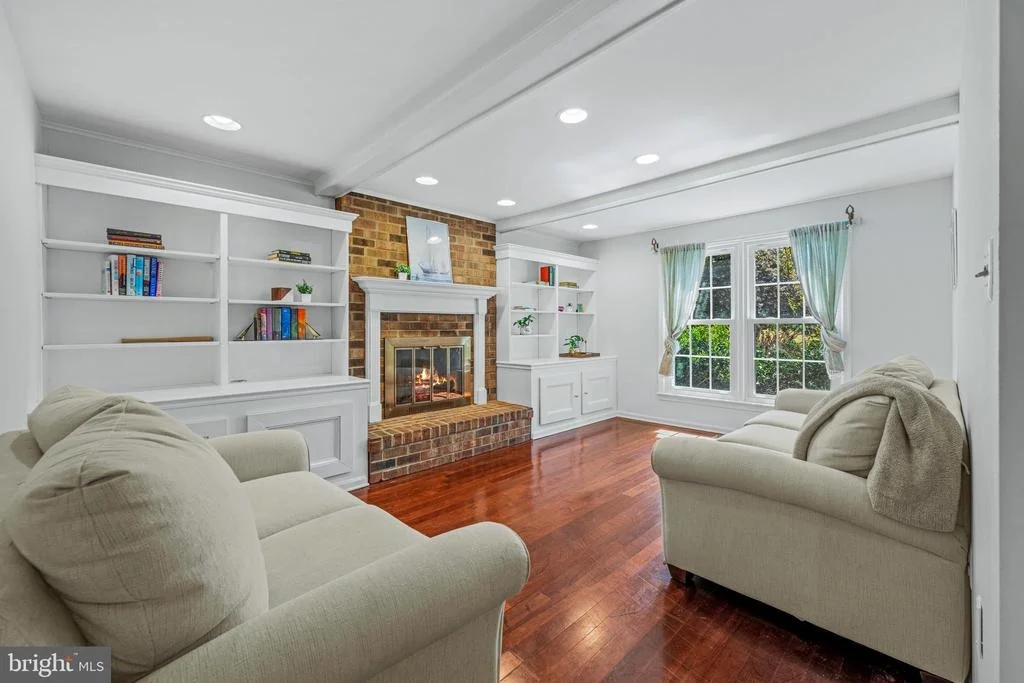 Photo of 6 STARLIGHT COURT
