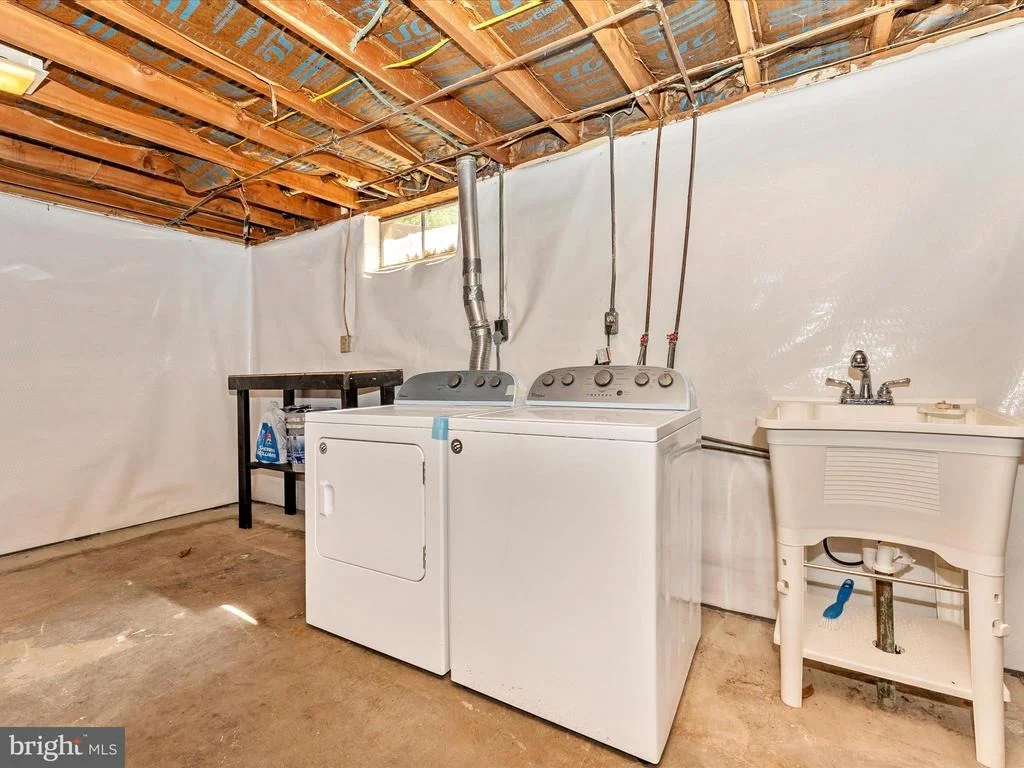 Photo of 2833 RODERICK ROAD