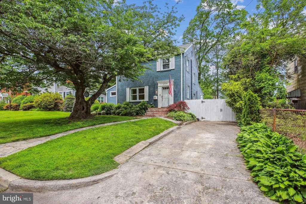 Photo of 2709 EMMET ROAD