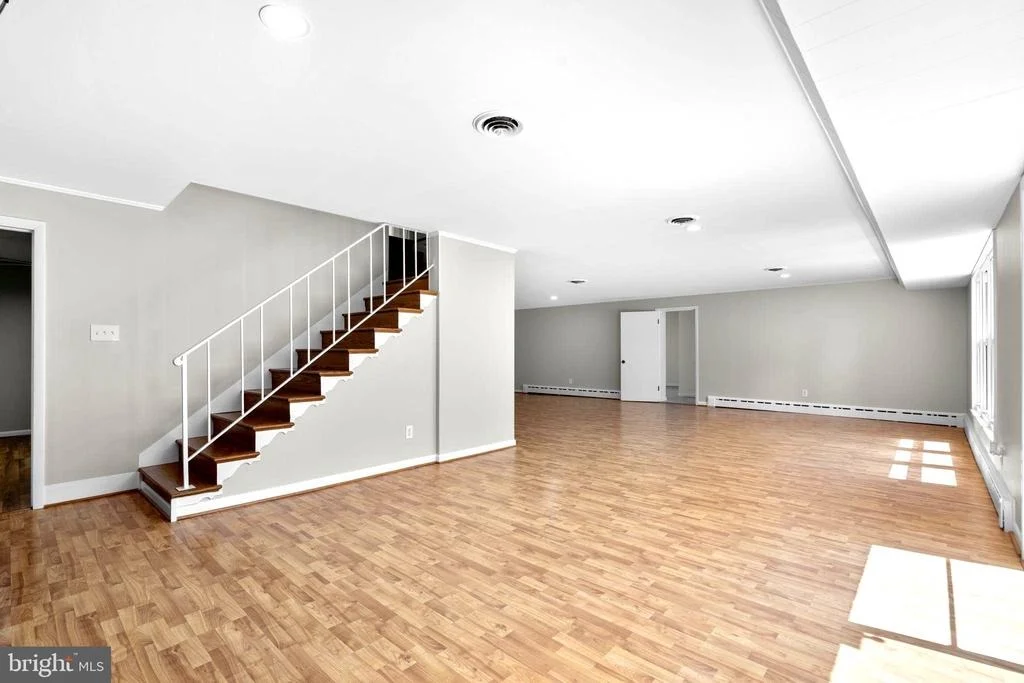 Photo of 18015 MUNCASTER ROAD
