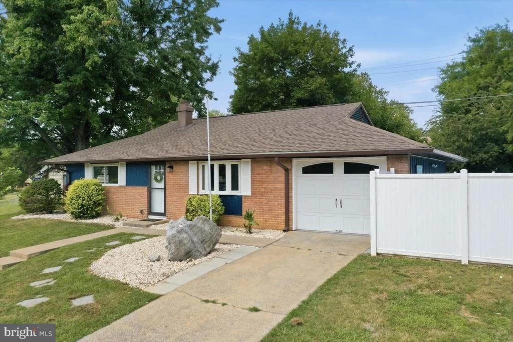 Photo of 1405 OUTER DRIVE