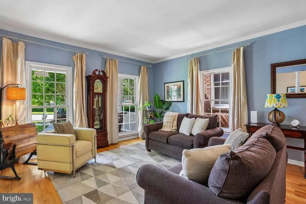 Photo of 465 TSCHIFFELY SQUARE ROAD
