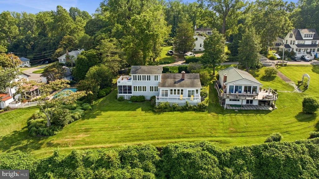 Photo of 5424 BEACH DRIVE