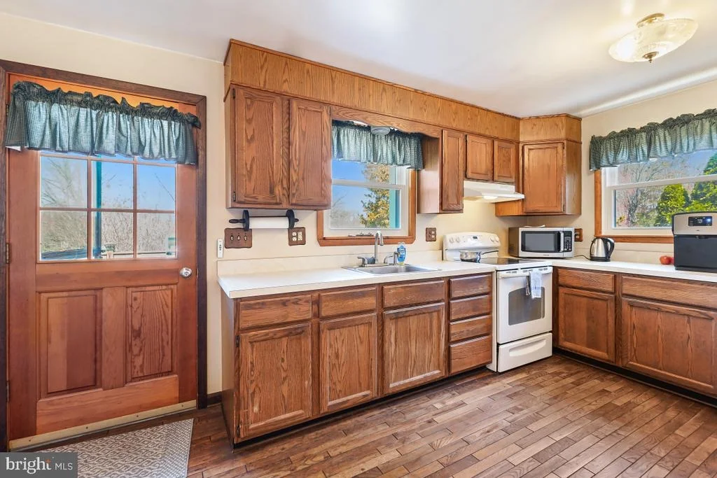 Photo of 18208 MUNCASTER ROAD