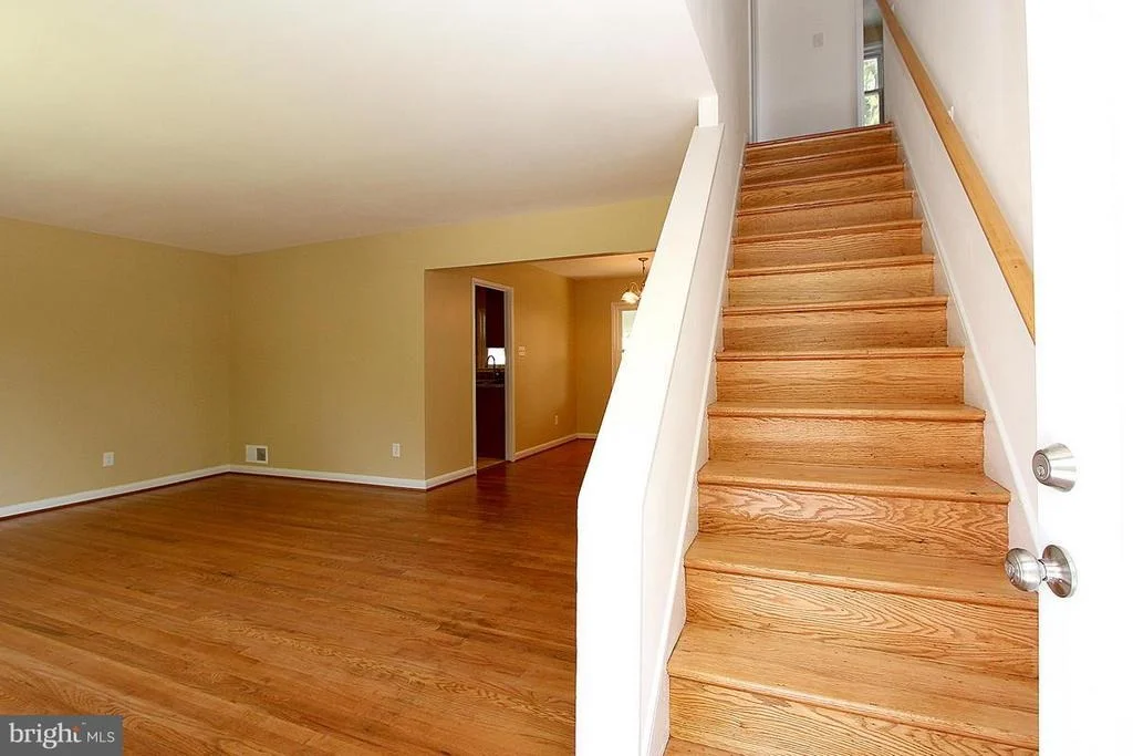 Photo of 911 WHITE WAY