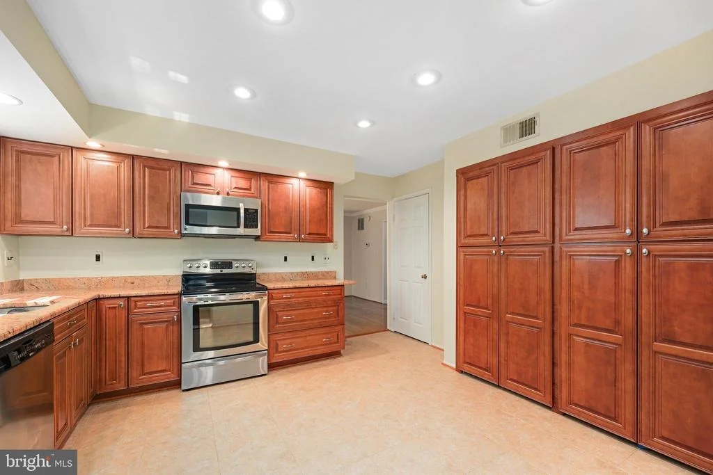 Photo of 10827 BURR OAK WAY