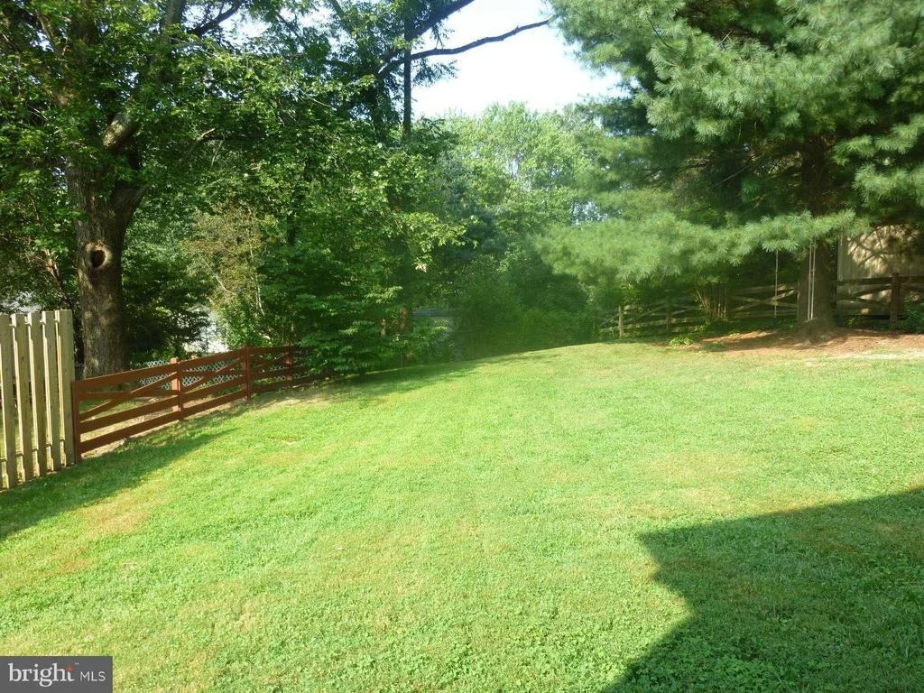 Photo of 11404 LUND PLACE