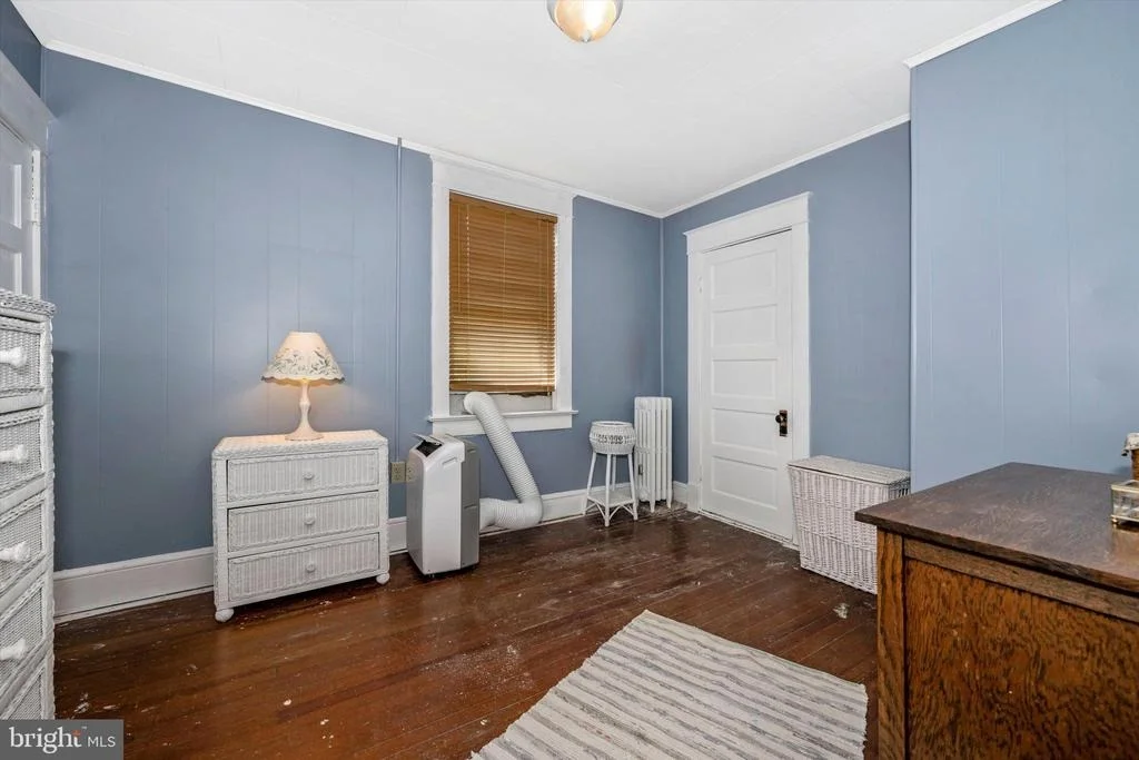 Photo of 323 W 7TH STREET