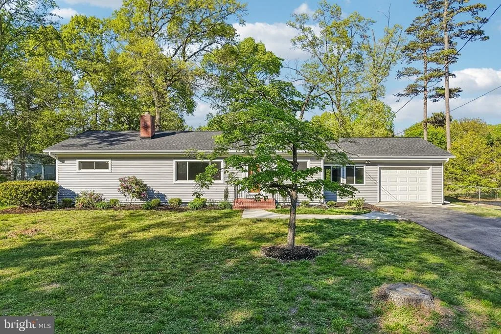 Photo of 816 MEADOW ROAD