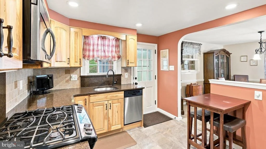Photo of 424 EVANS AVENUE