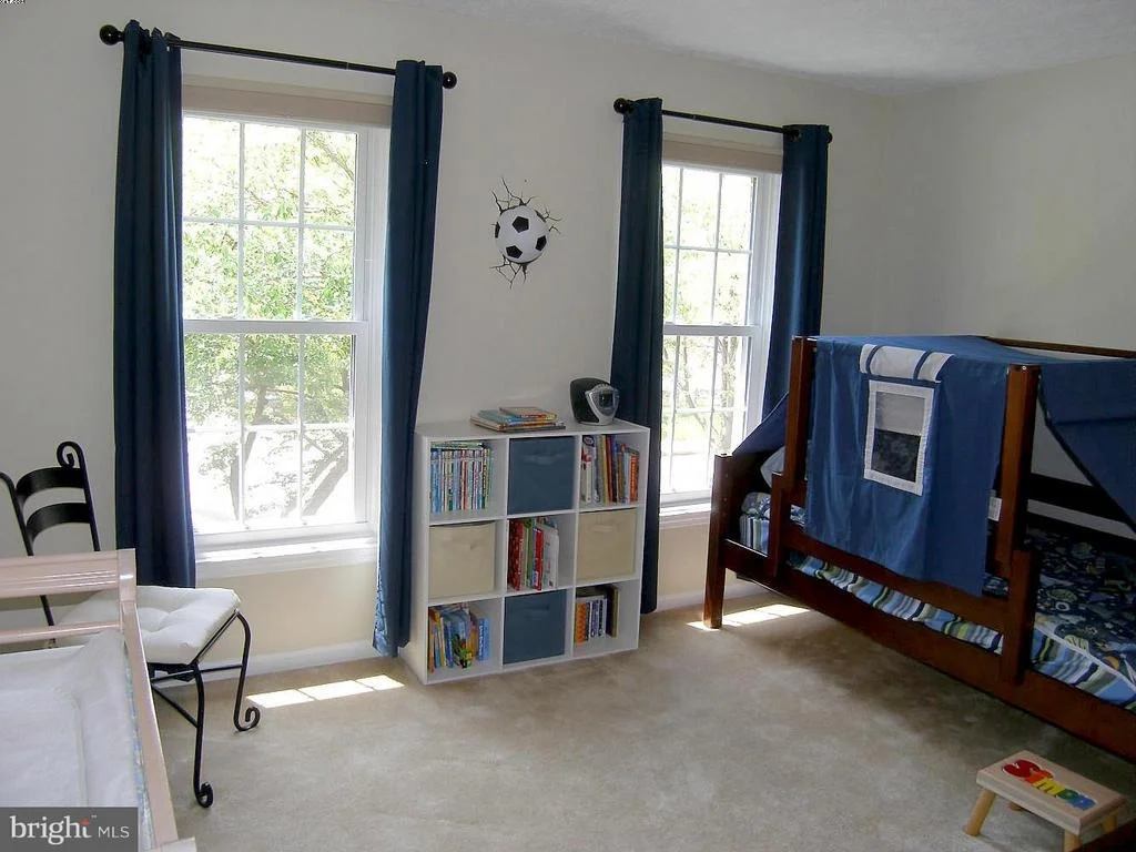 Photo of 127 BOOKHAM LANE