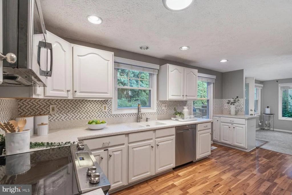 Photo of 935 MARINE DRIVE