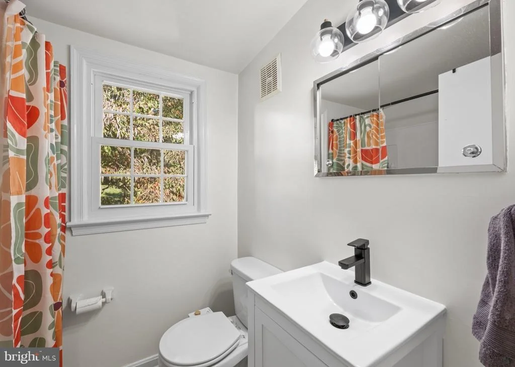 Photo of 403 WILLIAMSBURG DRIVE N