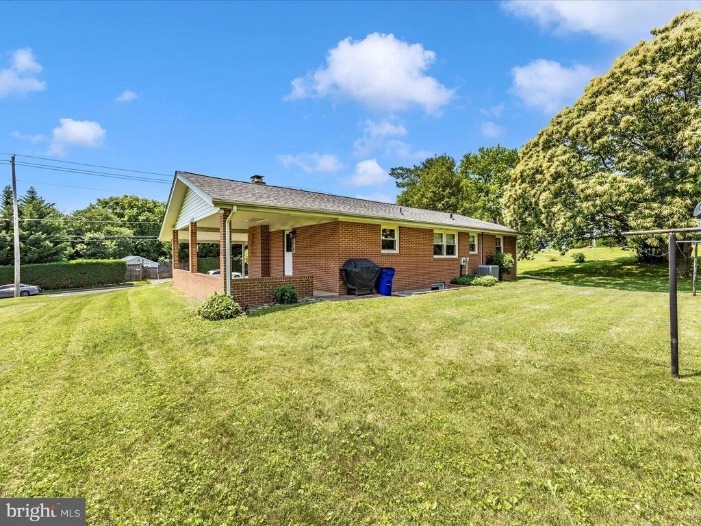 Photo of 5634 SHOOKSTOWN ROAD